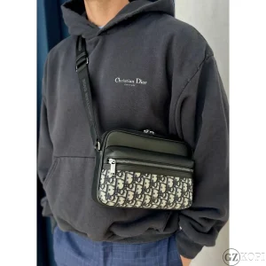ディオール（Dior）Rider 2.0 ジップ メッセンジャーバッグ｜オブリーク ジャカード ベージュ×ブラック
