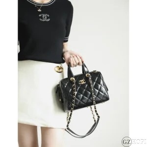 Chanel シャネル 25A メティエダール コレクション スモール ボウリングバッグ ブラック AS5578｜パテント クランプルカーフ × 24K金具【高品質コピー】