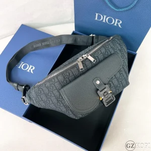 ディオール（Dior）Saddle ベルトバッグ｜オブリーク ジャカード ブラック
