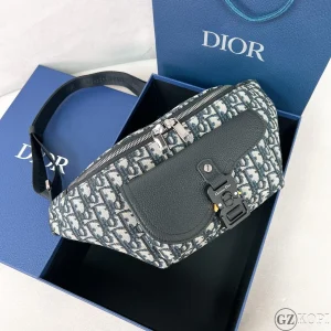 ディオール（Dior） Saddle ベルトバッグ｜オブリーク ジャカード ベージュ×ブラック
